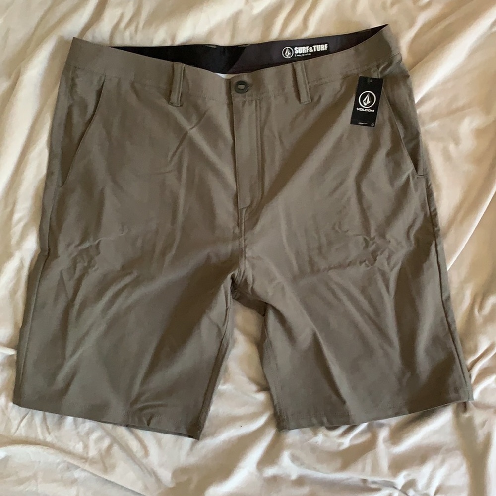 Volcom hybrid shorts mushroom color